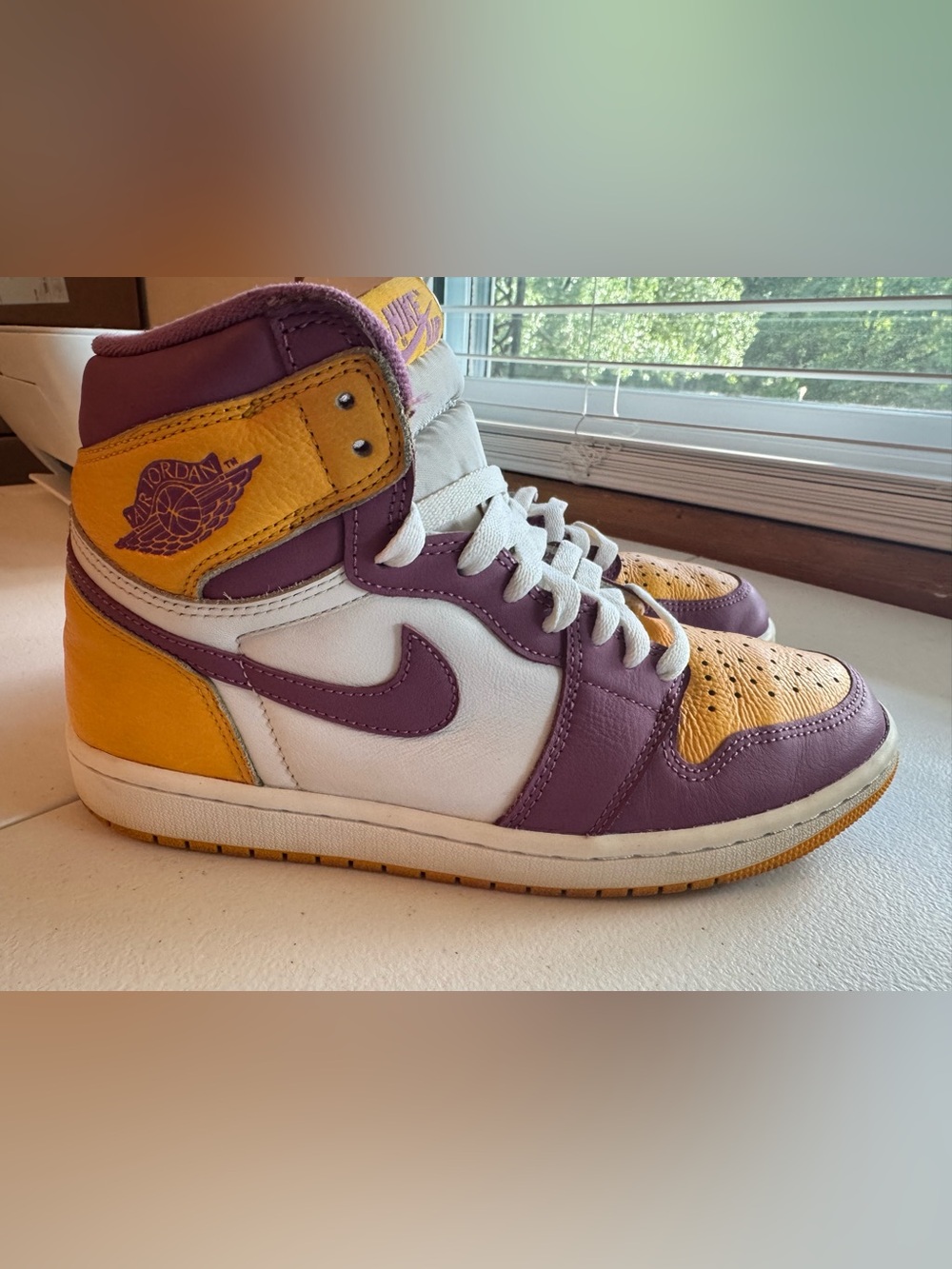 Jordan 1 Retro High OG Brotherhood, Size 8M/9.5W. Used, No Box.